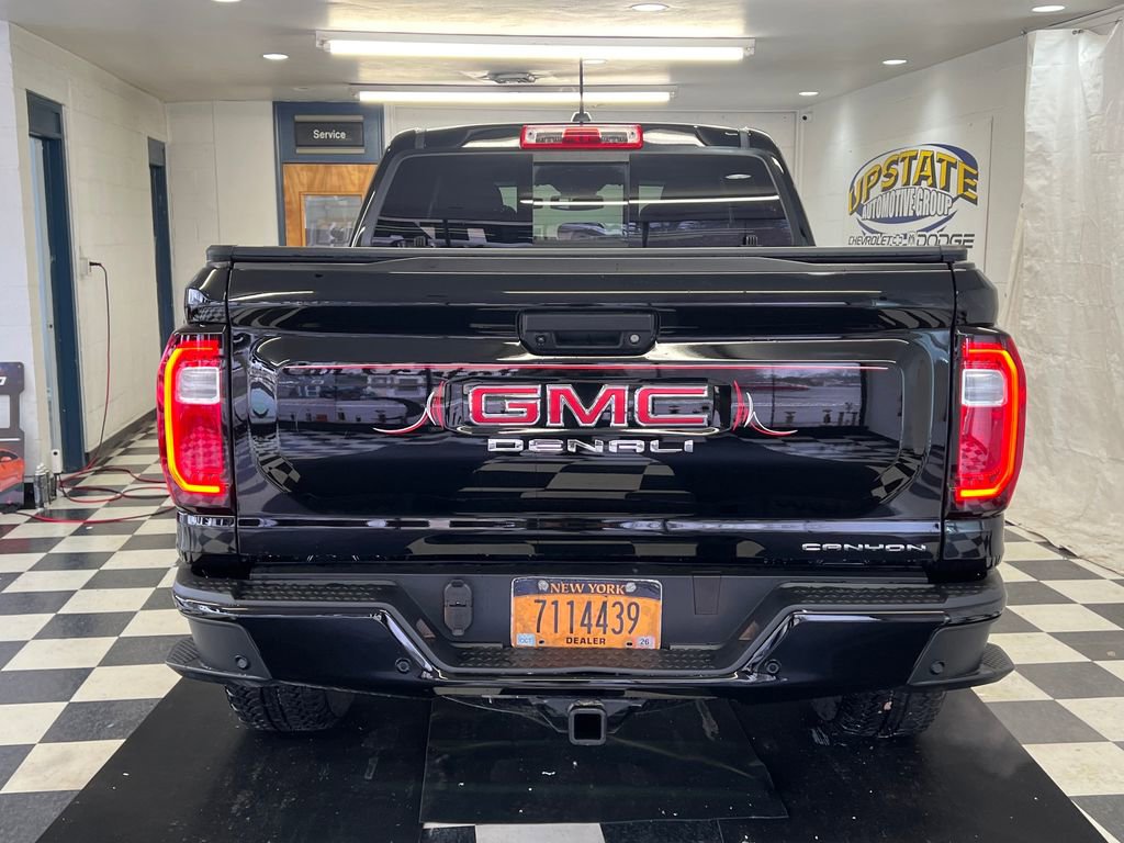 Used 2025 GMC Canyon Denali image 15