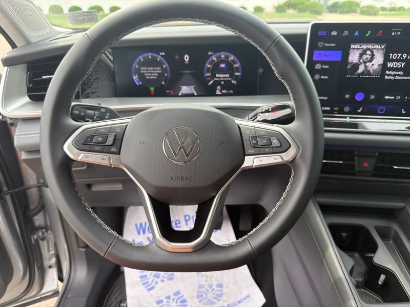 Used 2025 Volkswagen Tiguan SE AWD/4WD image 27