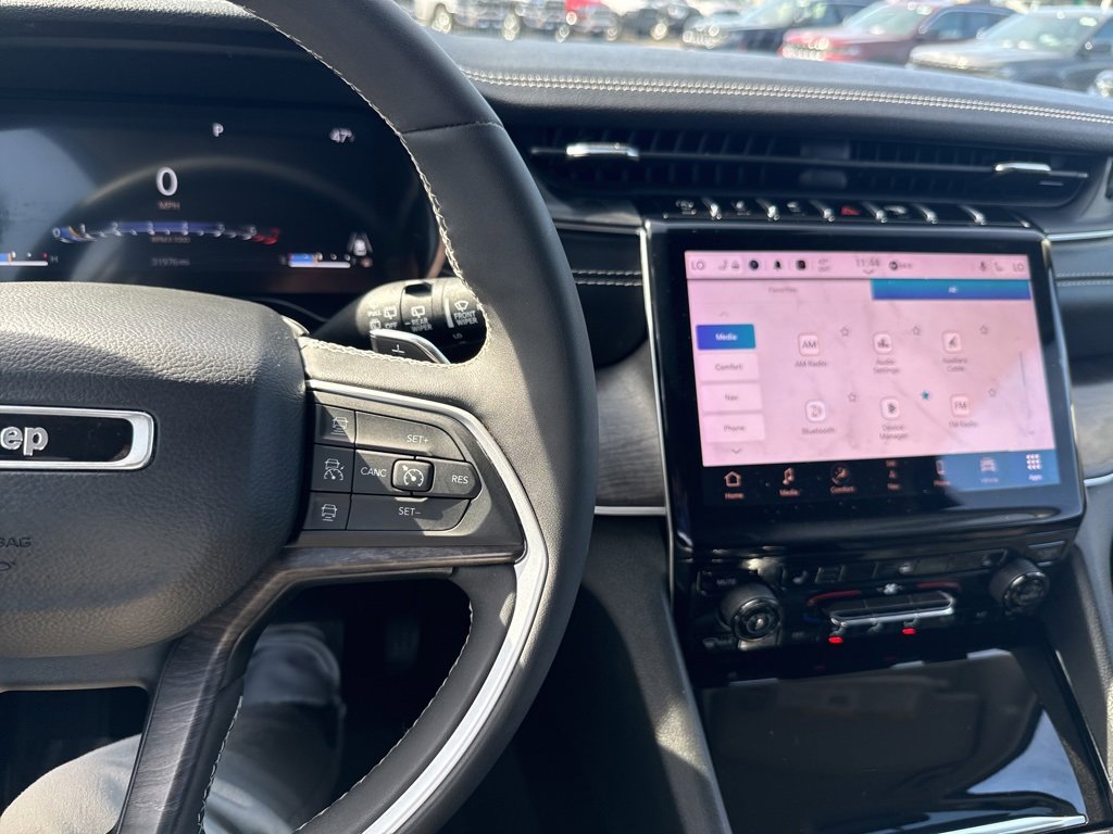 Used 2023 Jeep Grand Cherokee L Limited w/ Black Appearance Package image 30