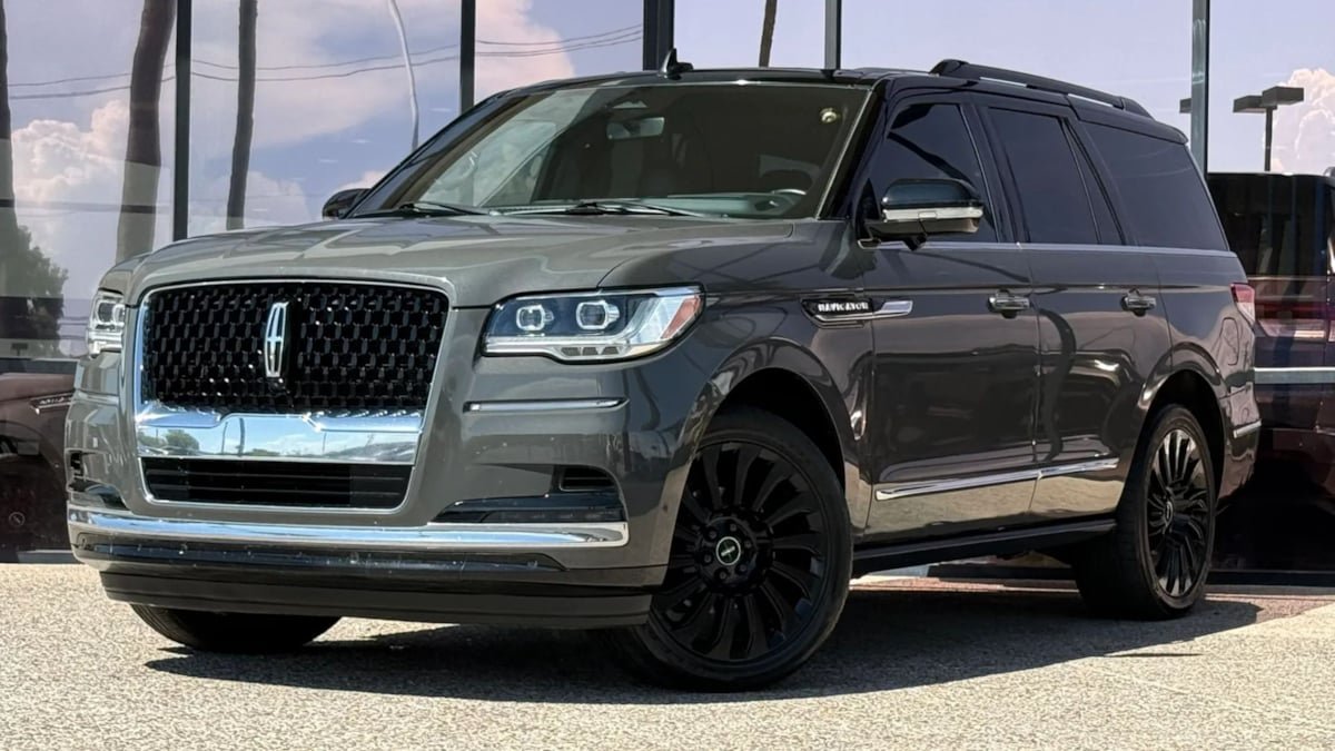 Used 2022 Lincoln Navigator Black Label AWD/4WD image 2