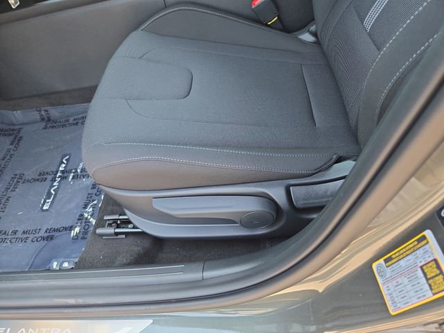 New 2026 Hyundai Elantra SE FWD image 23