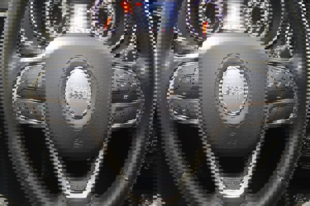 Used 2020 Jeep Cherokee Limited image 34