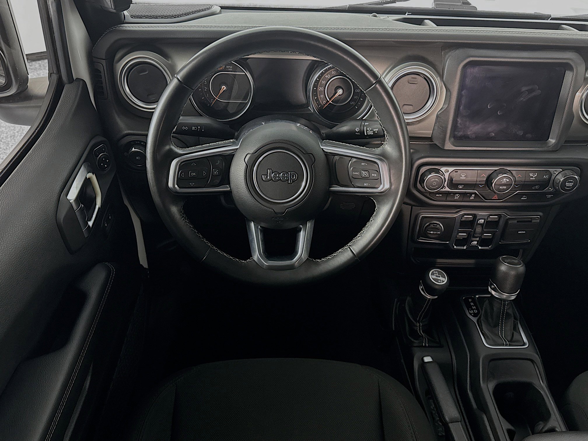 Used 2022 Jeep Wrangler Unlimited Sahara AWD/4WD image 21