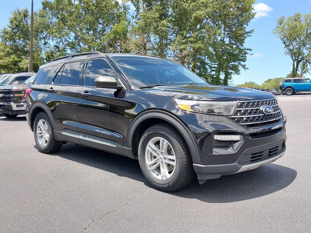 Used 2023 Ford Explorer XLT w/ Equipment Group 202A RWD image 2