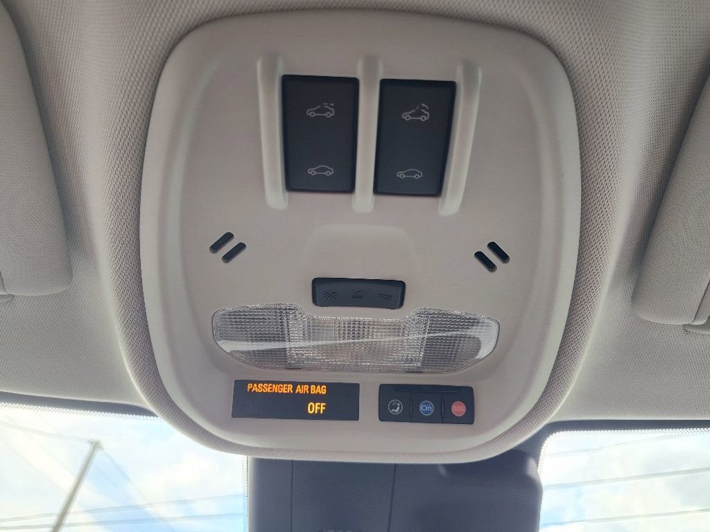 Used 2024 Chevrolet Trax LT w/ Sunroof Package image 17