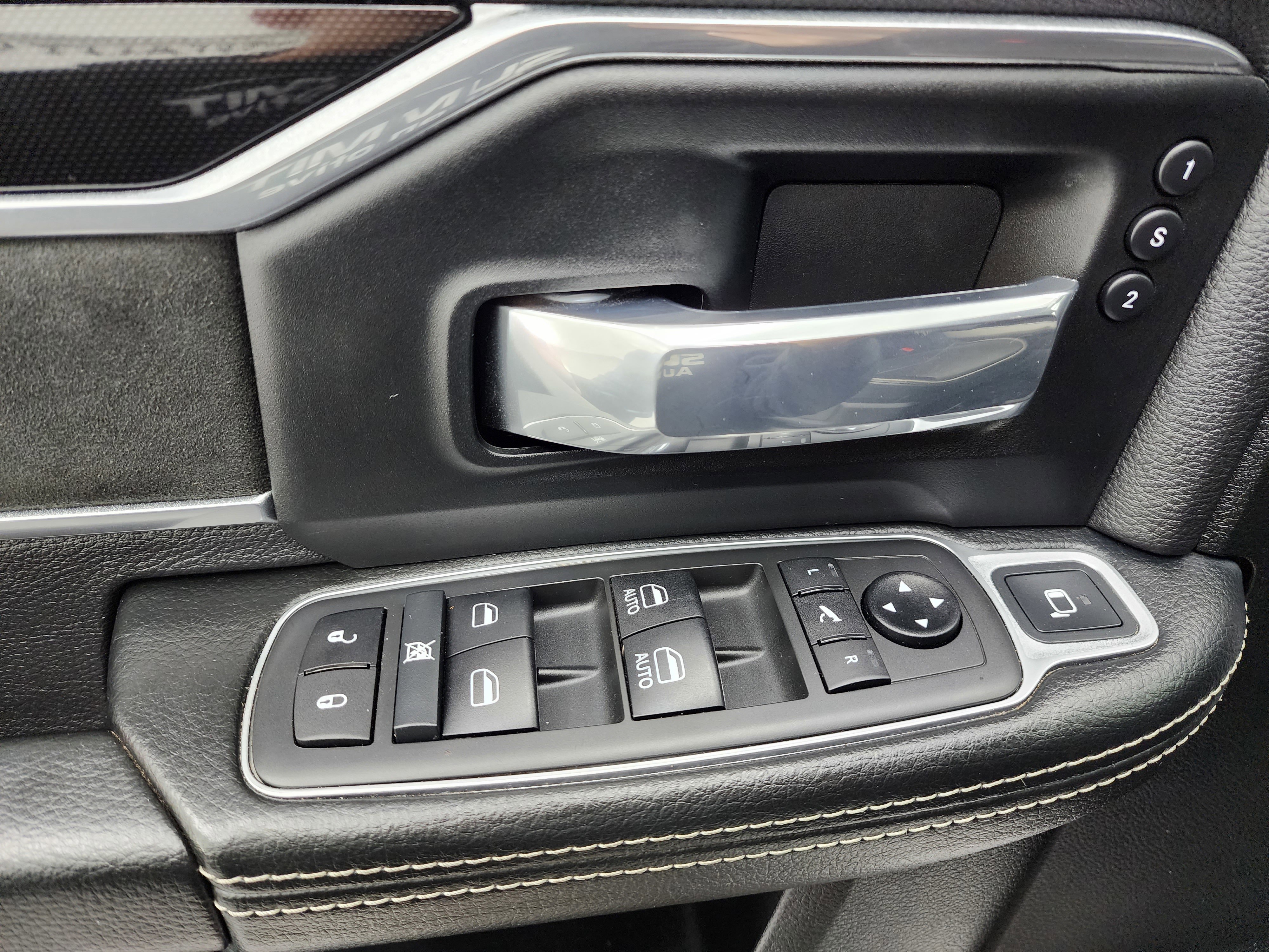 Used 2021 RAM 3500 Laramie w/ Night Edition image 41