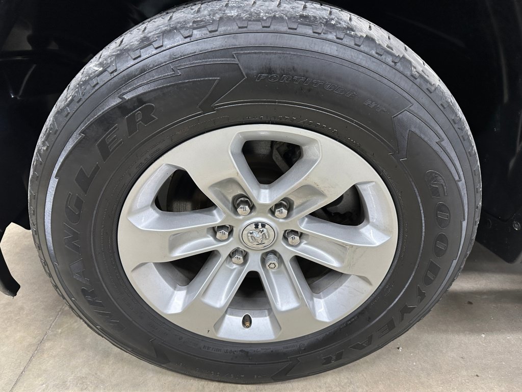 Used 2023 RAM 1500 Laramie AWD/4WD image 38