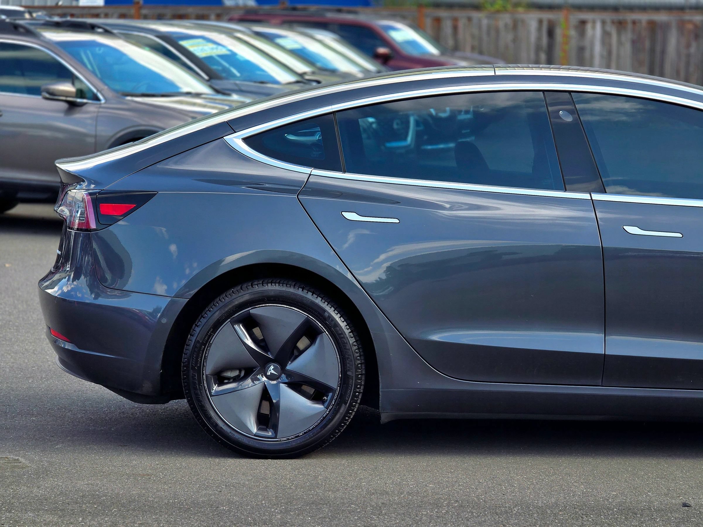 Used 2018 Tesla Model 3 Long Range AWD/4WD image 14