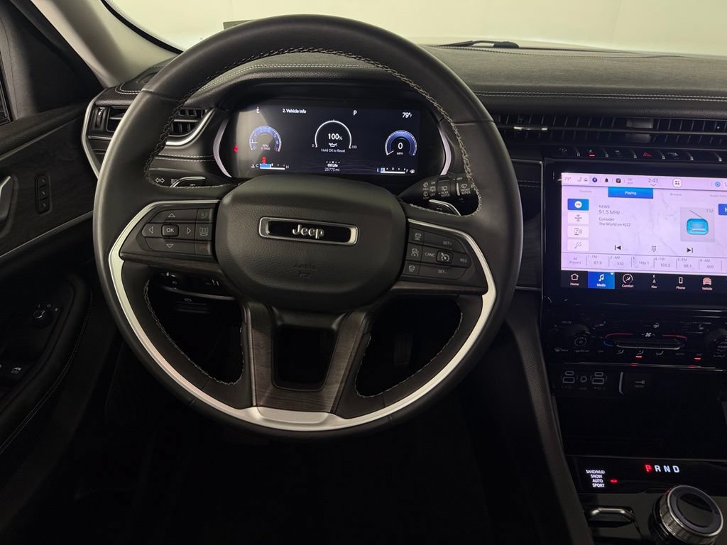 Certified 2023 Jeep Grand Cherokee Limited w/ Black Appearance Package AWD/4WD image 13