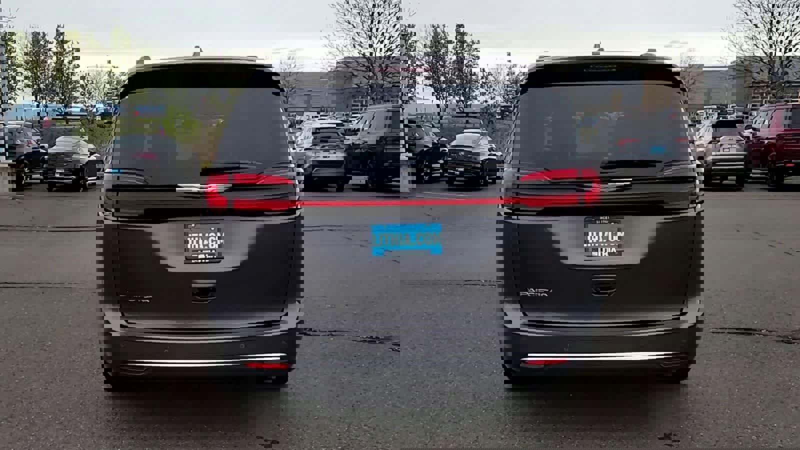 Used 2022 Chrysler Pacifica Touring-L FWD image 7