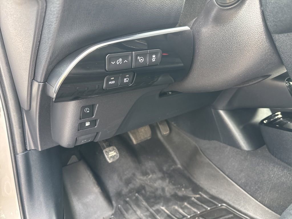 Used 2021 Toyota Prius Prime Limited image 15