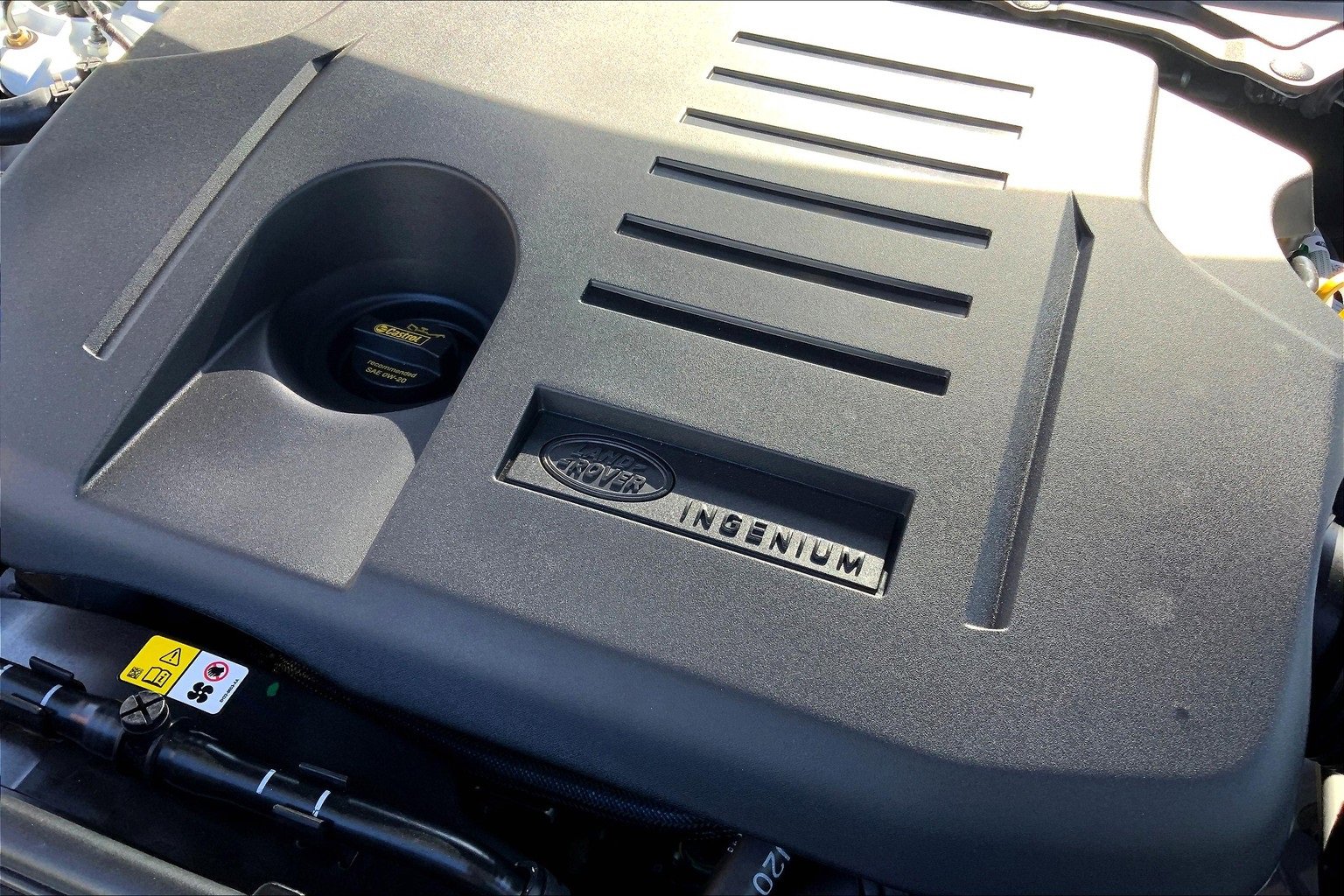 New 2025 Land Rover Discovery Dynamic SE image 17