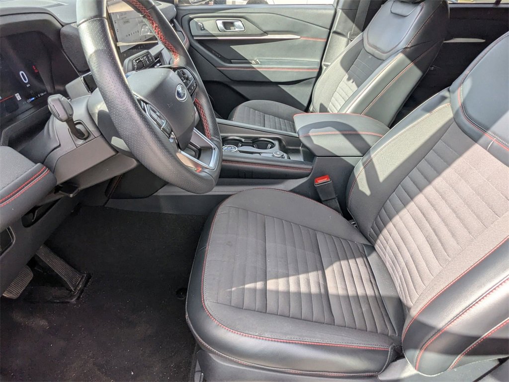 Used 2025 Ford Explorer ST-Line w/ ST-Line Street Pack image 16