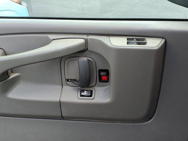 Used 2015 Chevrolet Express 2500 RWD image 11