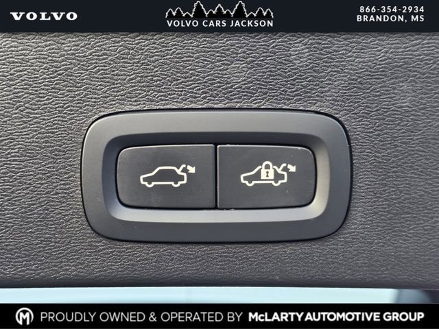 Used 2024 Volvo XC40 B5 Ultimate image 31