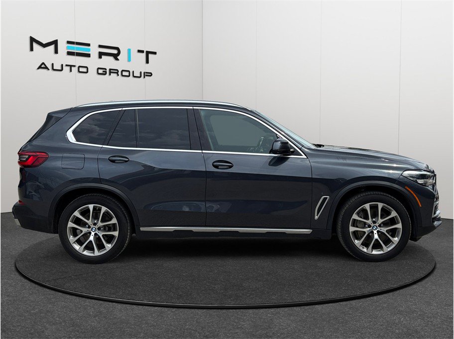 Used 2019 BMW X5 xDrive50i w/ Parking Assistance Package AWD/4WD image 10