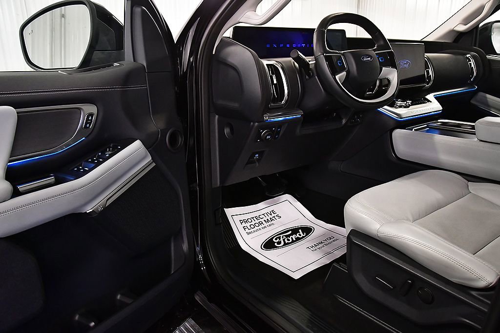 Used 2025 Ford Expedition Platinum AWD/4WD image 16