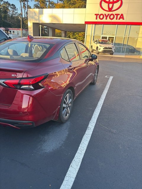 Used 2020 Nissan Versa SV image 3