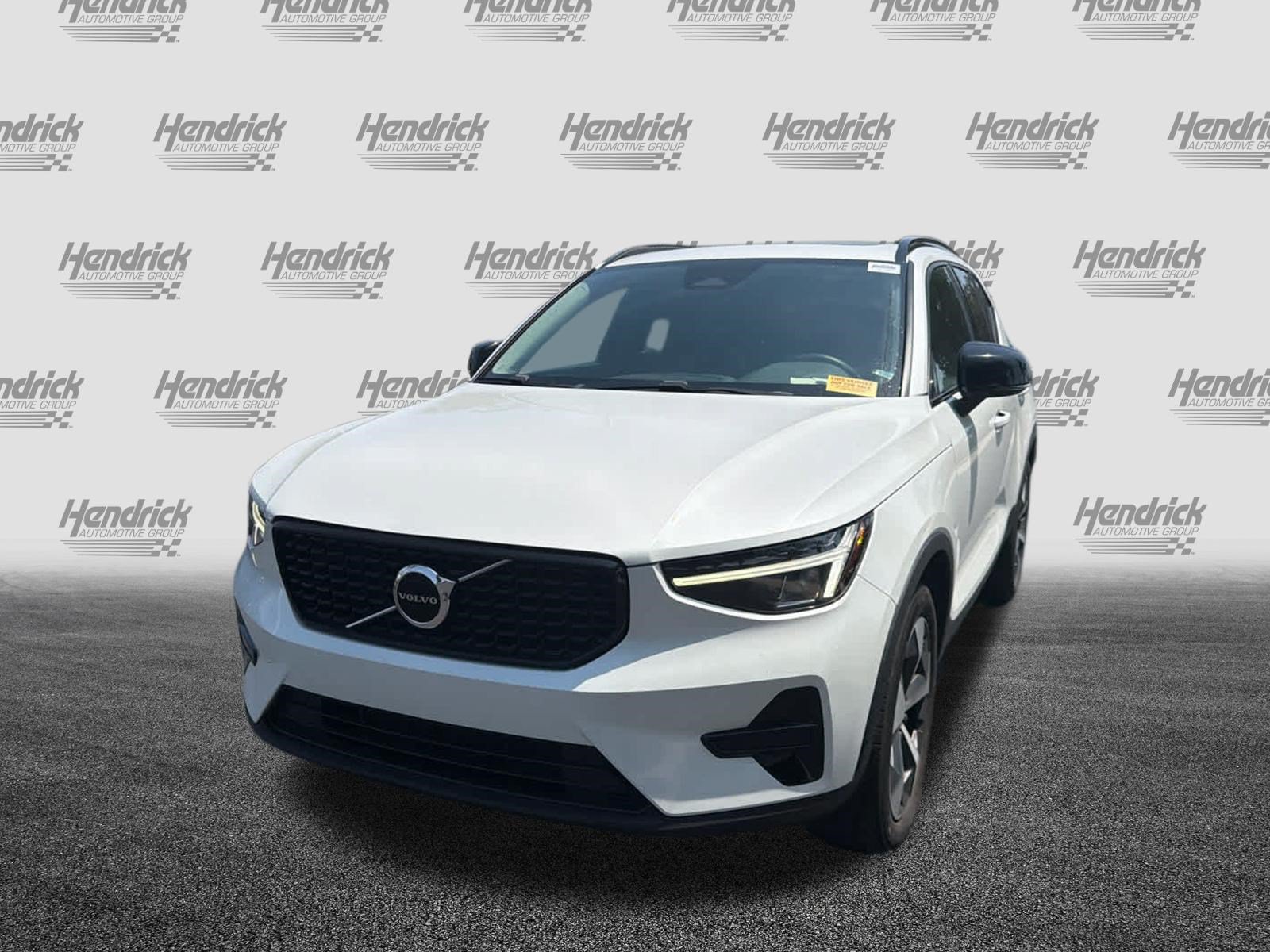 Used 2024 Volvo XC40 B5 Core AWD/4WD image 5