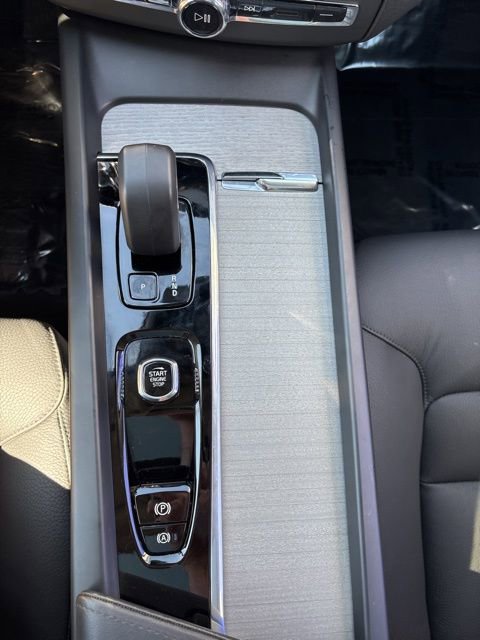 Used 2025 Volvo XC60 B5 Plus image 21