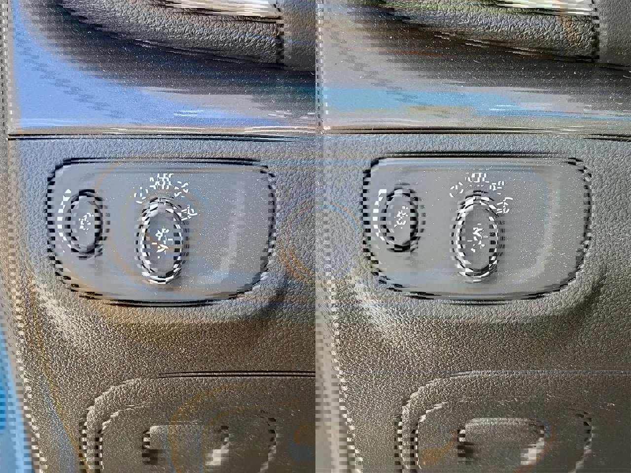 Used 2019 Buick Encore Preferred image 28