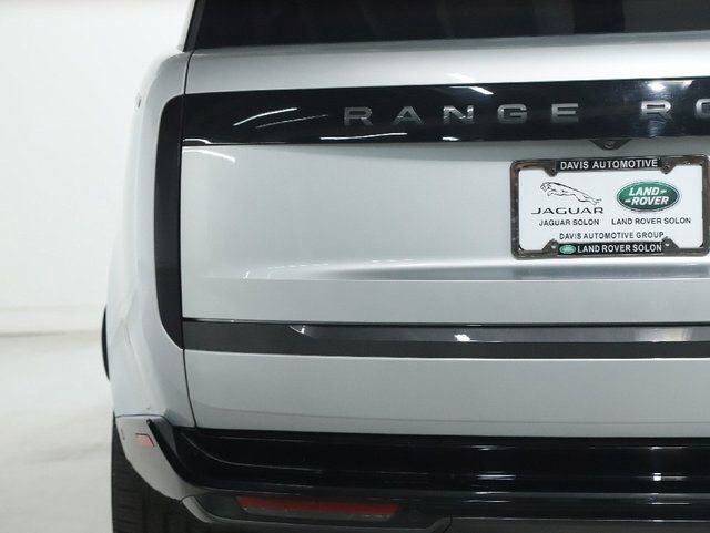 Certified 2025 Land Rover Range Rover SE image 45