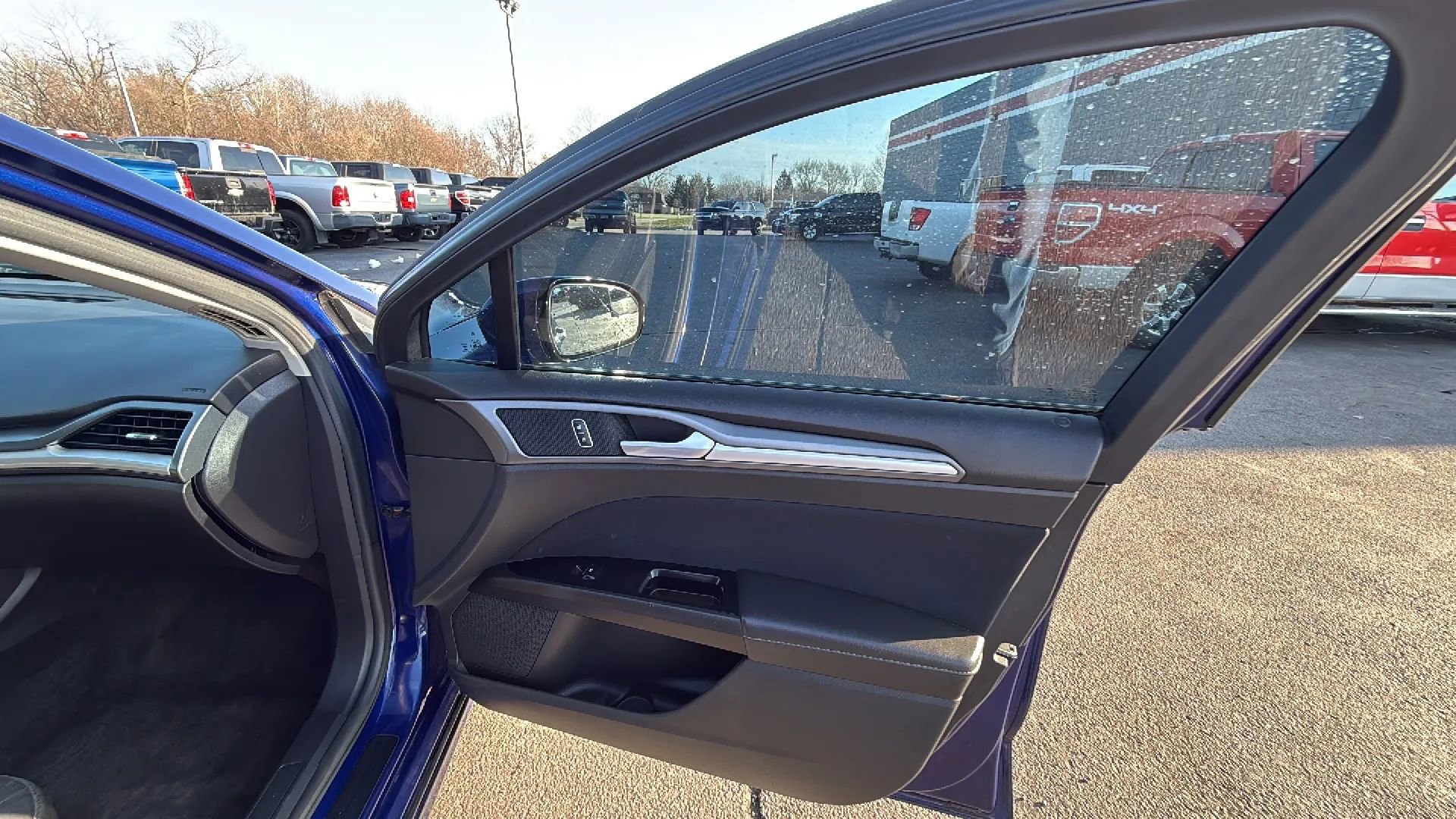 Used 2015 Ford Fusion SE image 16