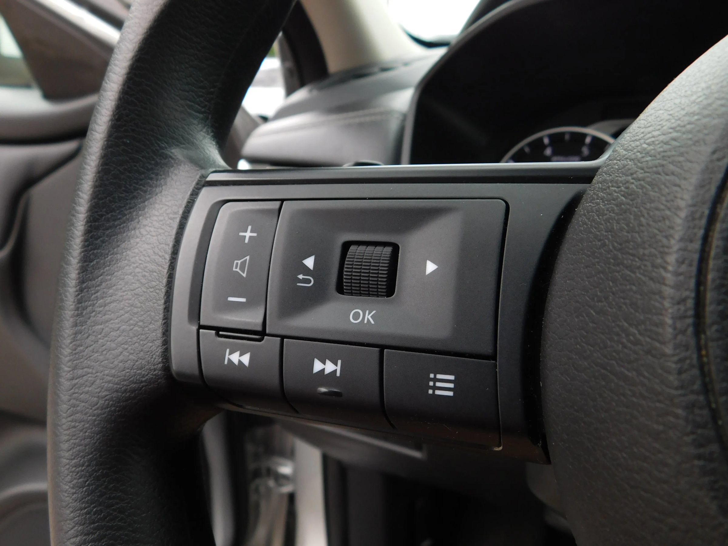 Used 2024 Nissan Rogue SV AWD/4WD image 22