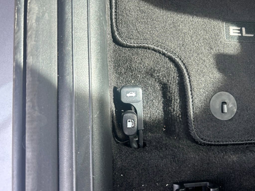 Used 2025 Hyundai Elantra SEL image 13