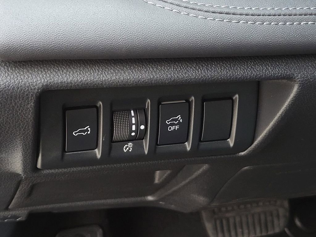 Used 2021 Subaru Outback Limited image 23