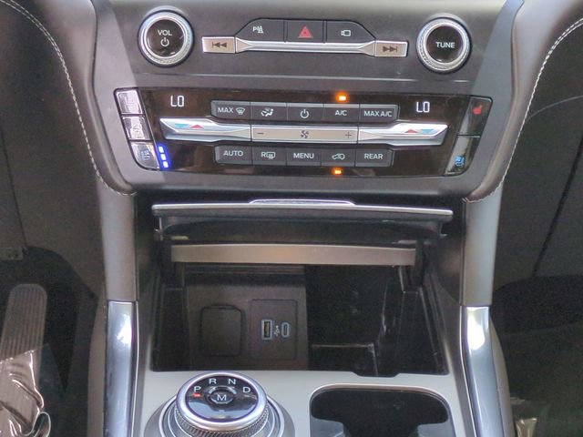 Used 2020 Ford Explorer Platinum w/ Premium Technology Package image 20