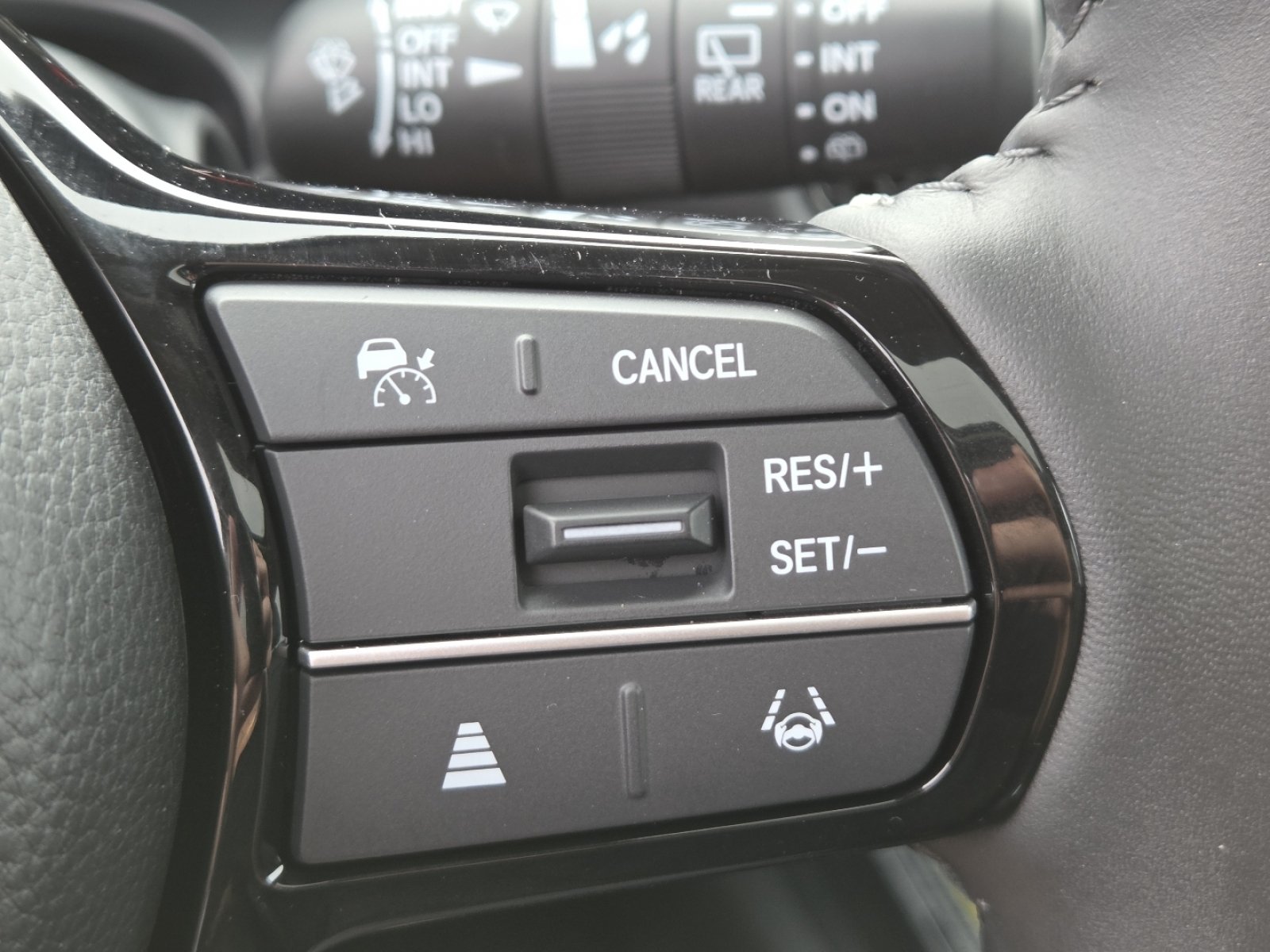 Used 2024 Honda HR-V EX-L image 9