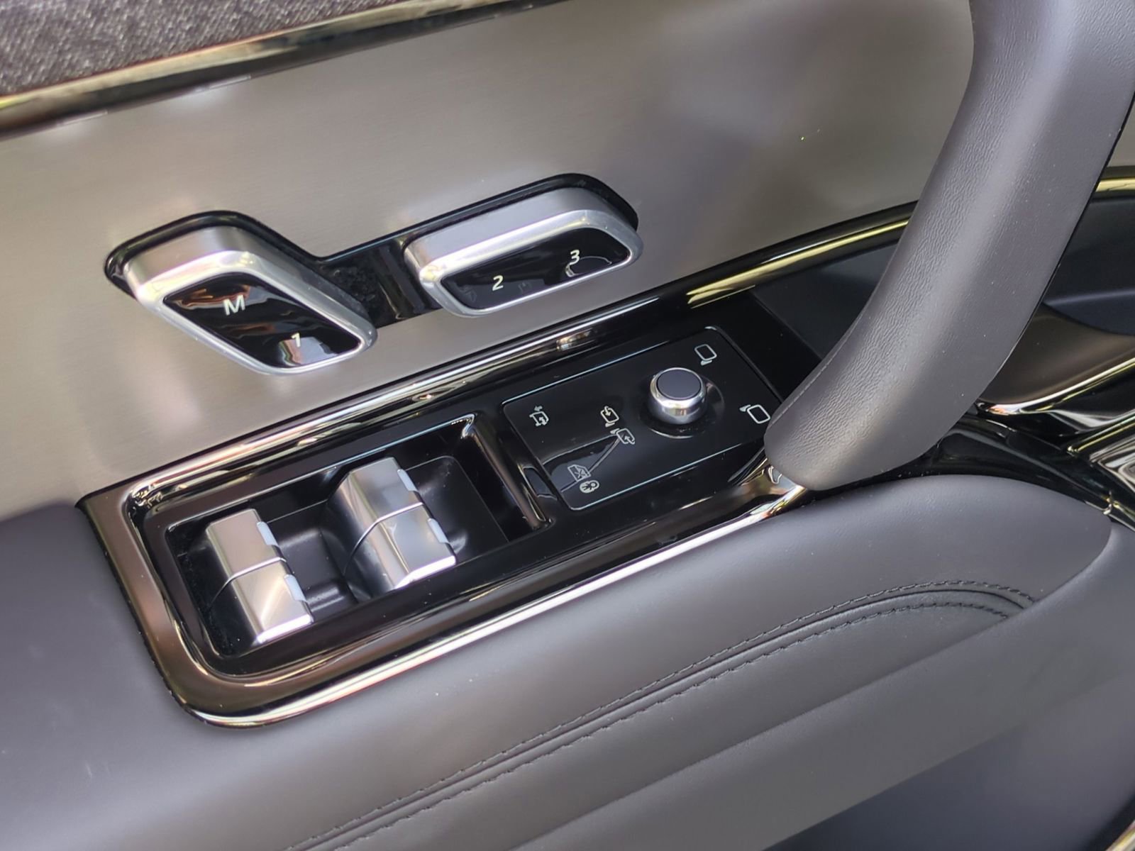 Used 2025 Land Rover Range Rover Sport Dynamic SE image 12