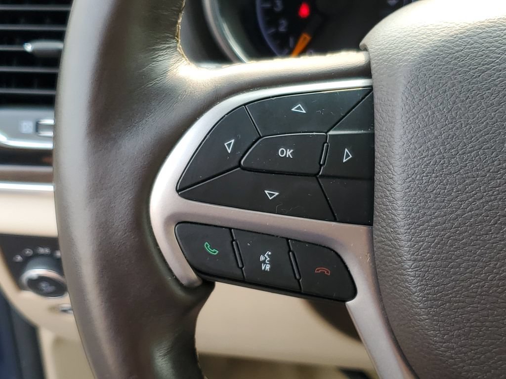 Used 2021 Jeep Grand Cherokee Overland AWD/4WD image 17