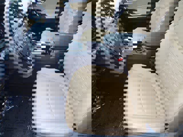 Used 2023 Toyota RAV4 XLE Premium image 6