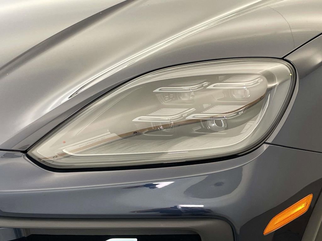 Certified 2024 Porsche Cayenne AWD/4WD image 15