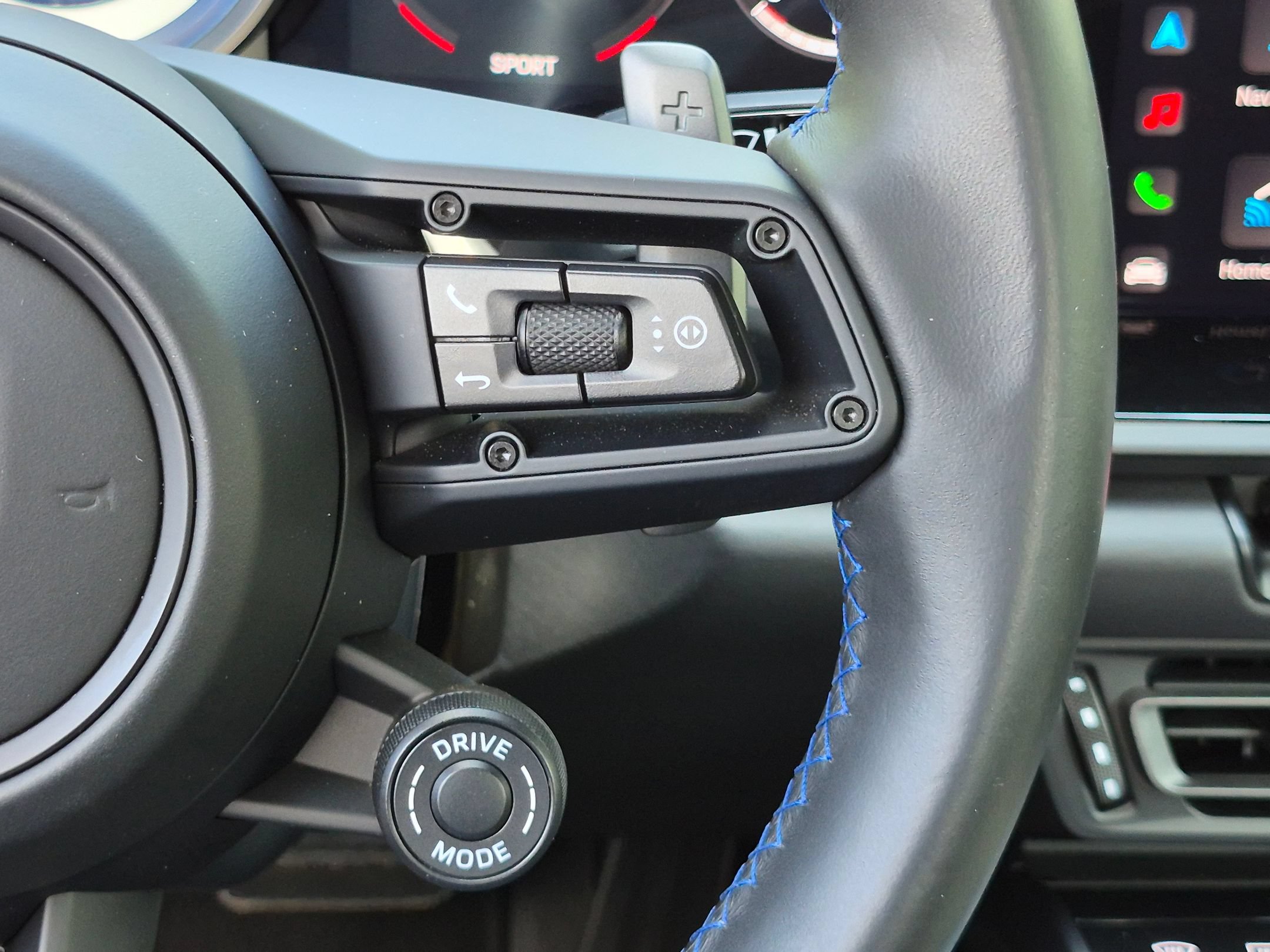 Certified 2024 Porsche 911 Carrera 4 AWD/4WD image 9