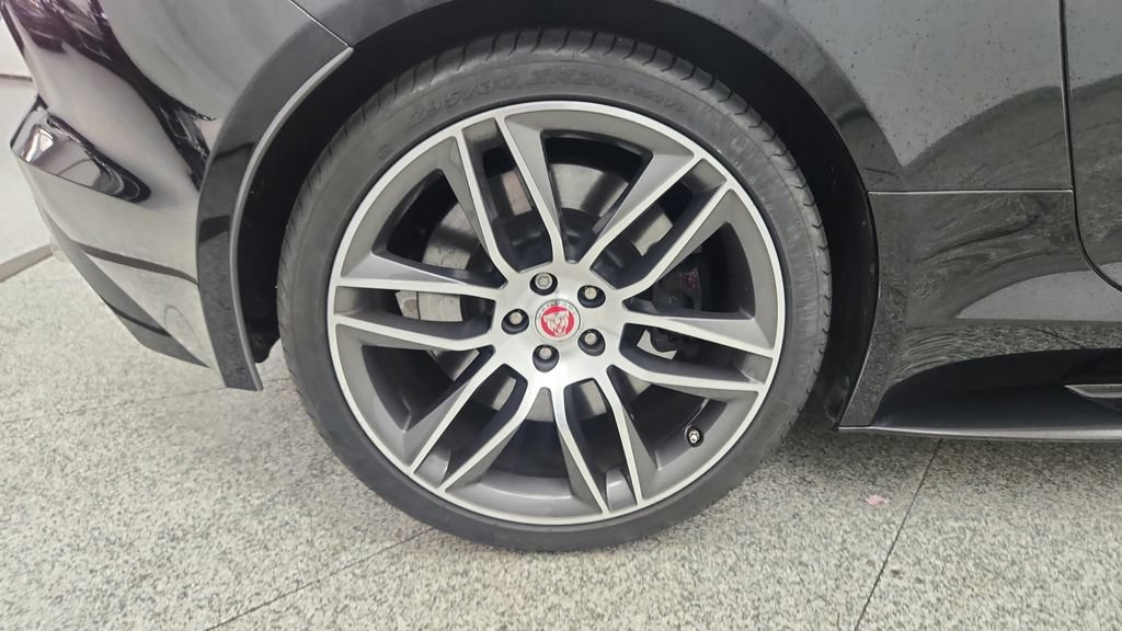 Used 2017 Jaguar F-TYPE R AWD/4WD image 24