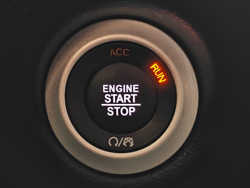 Used 2025 Chrysler Pacifica Select FWD image 12