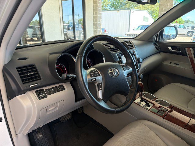 Used 2013 Toyota Highlander Limited FWD image 16
