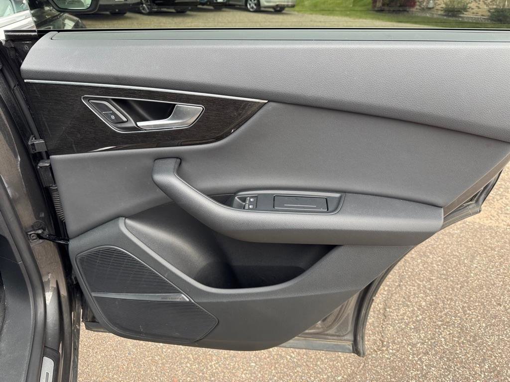 Used 2019 Audi Q8 Prestige AWD/4WD image 30