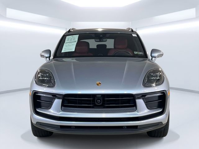 Certified 2025 Porsche Macan image 2