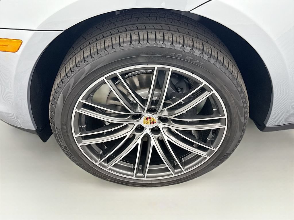 Used 2026 Porsche Macan AWD/4WD image 31