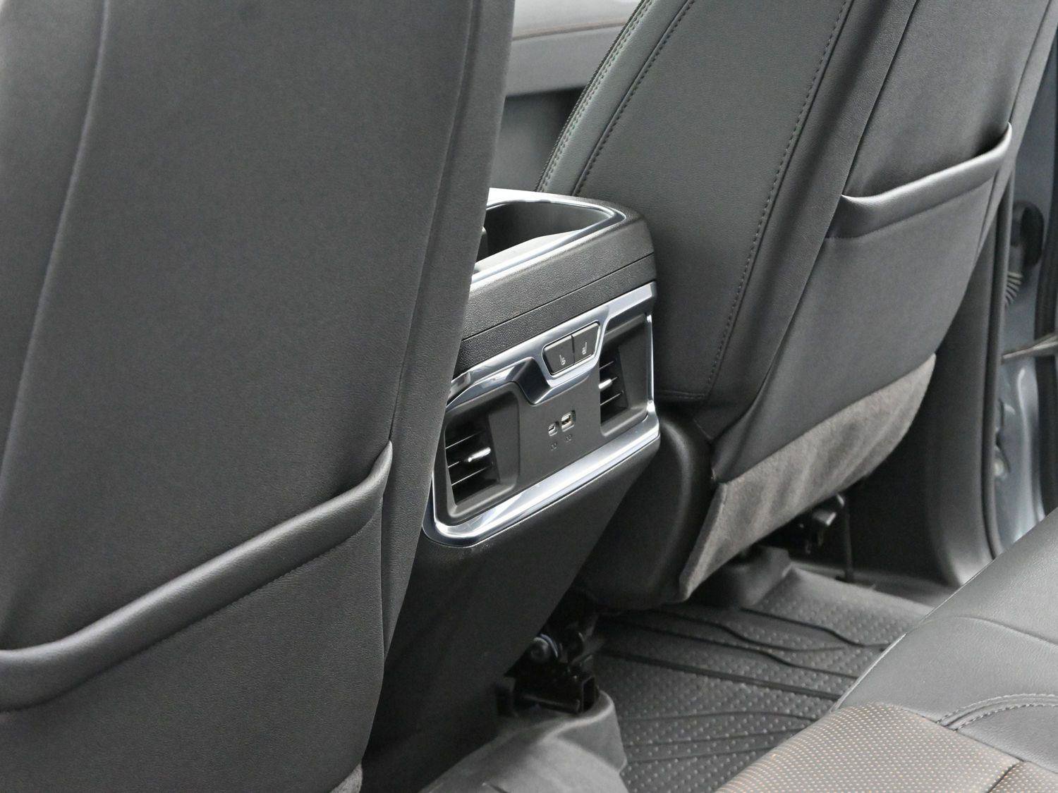 Used 2025 Chevrolet Silverado 1500 High Country w/ Technology Package AWD/4WD image 30