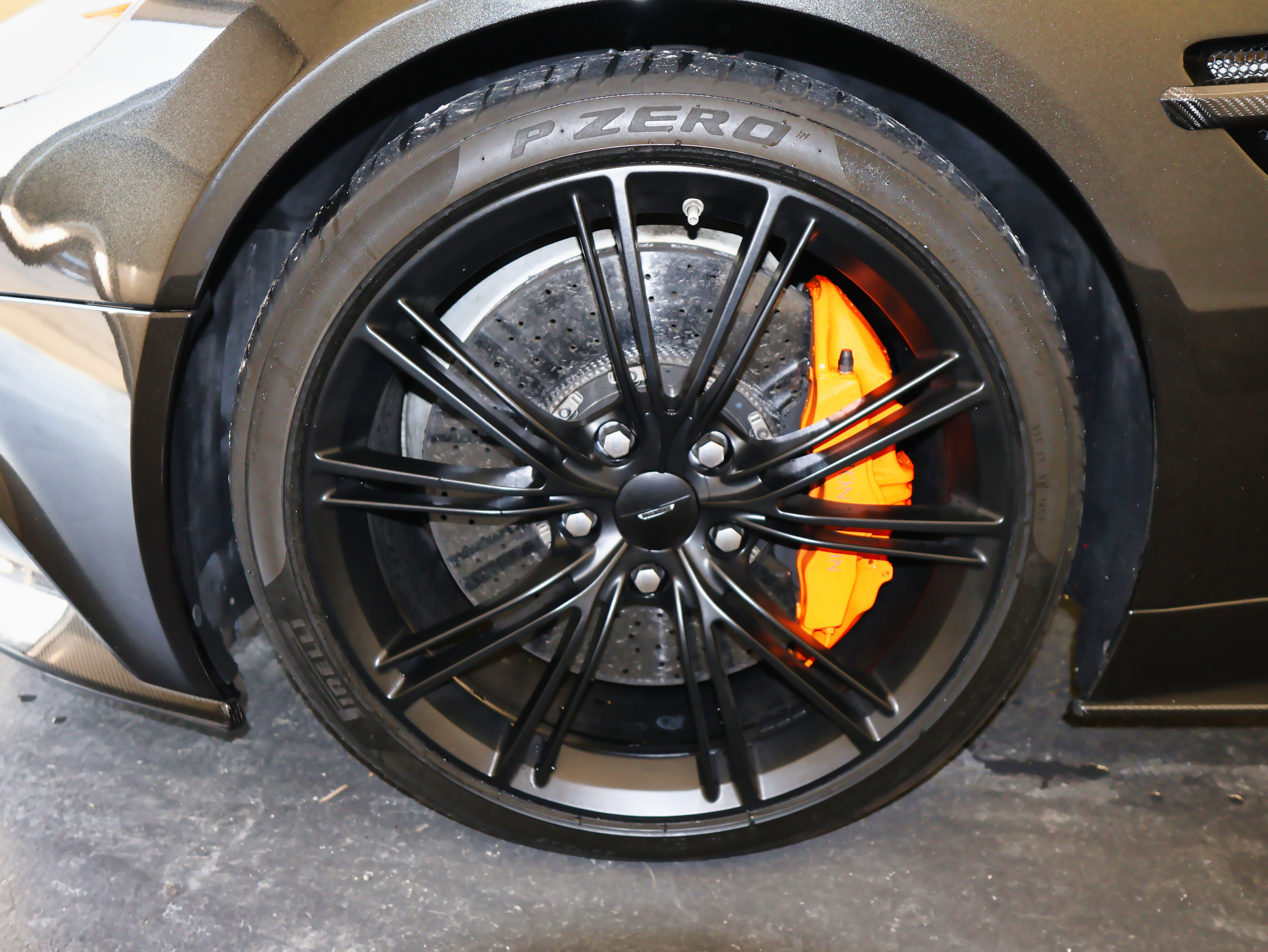 Used 2014 Aston Martin Vanquish Volante image 14