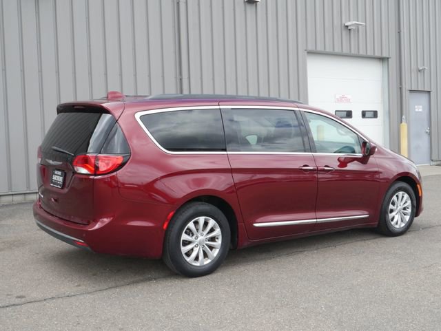 Used 2017 Chrysler Pacifica Touring-L image 11