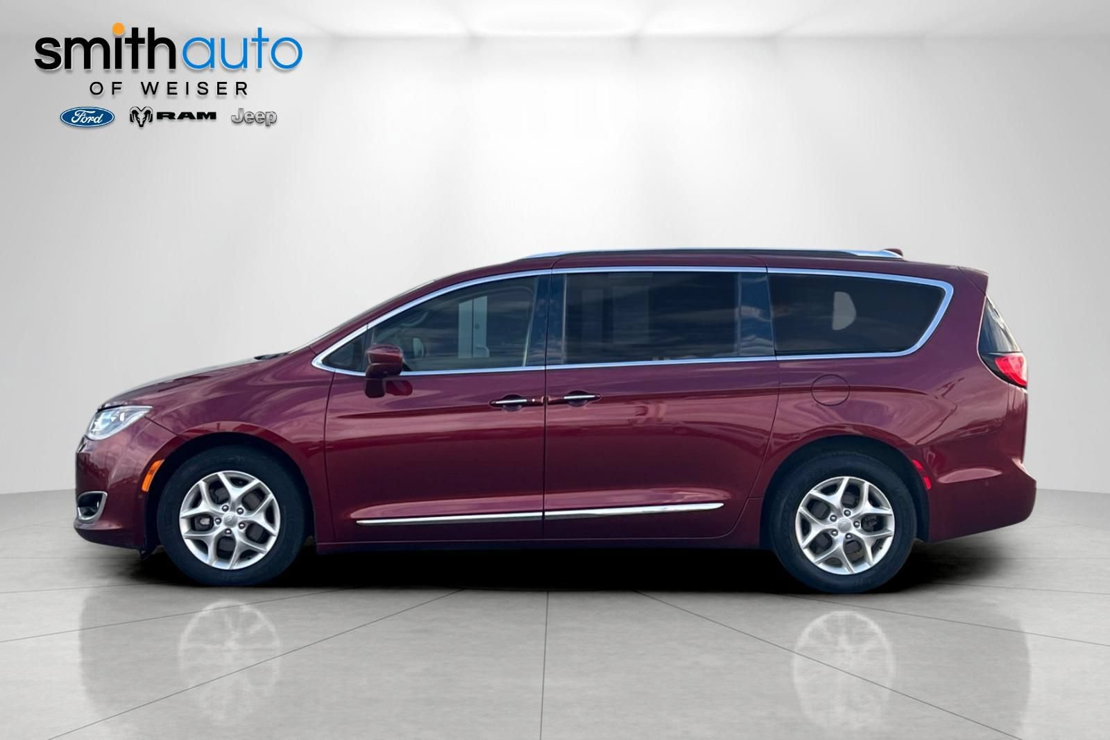 Used 2020 Chrysler Pacifica Touring-L Plus w/ Tire & Wheel Group FWD image 8