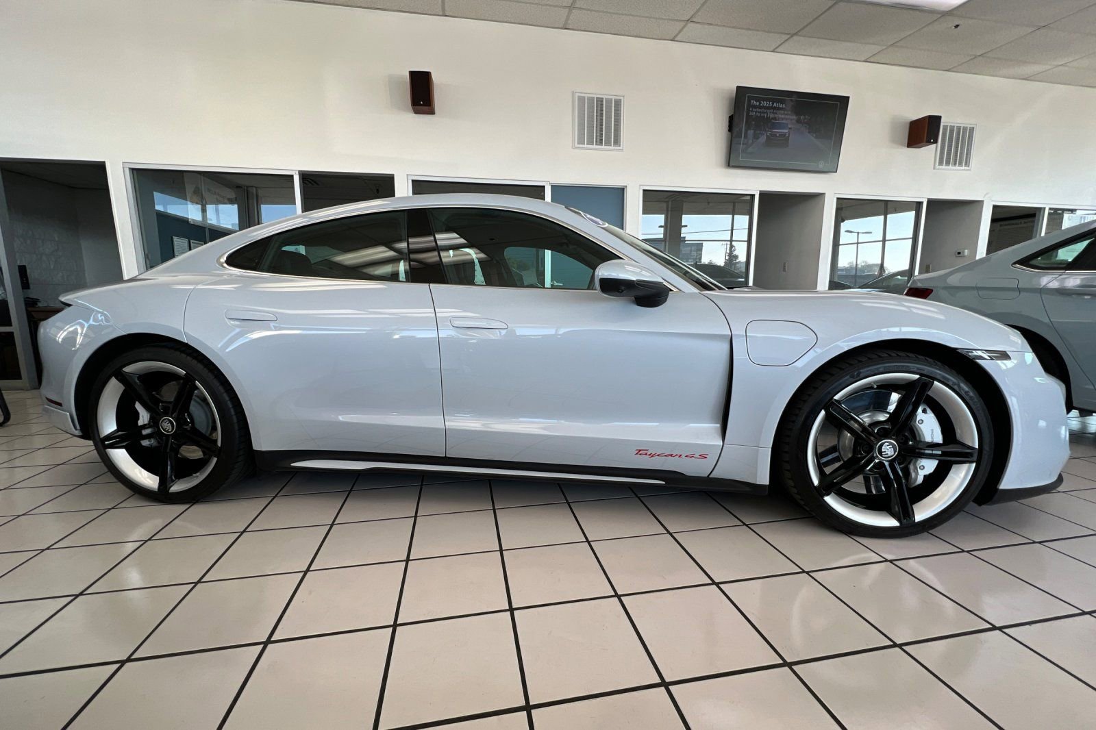 Used 2022 Porsche Taycan 4S image 3