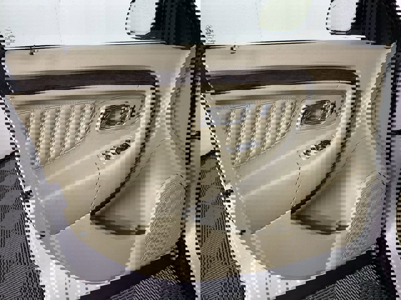 Used 2018 Ford Taurus Limited w/ Driver Assist Package image 12