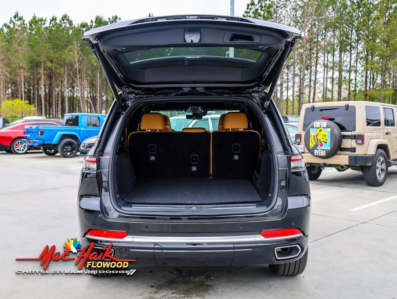 Used 2024 Jeep Grand Cherokee Summit w/ Advanced Protech Group IV image 9